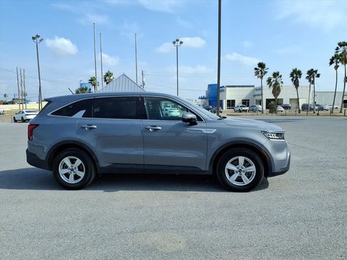 Used 2023 Kia Sorento LX image 9