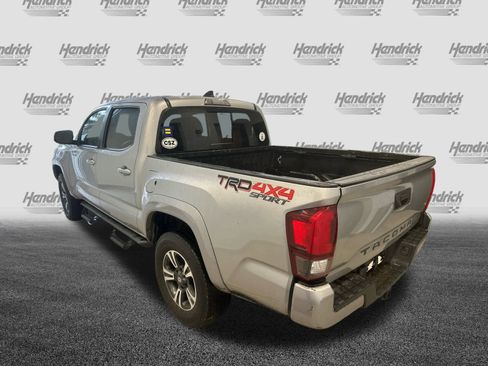 Used 2018 Toyota Tacoma TRD Sport image 7