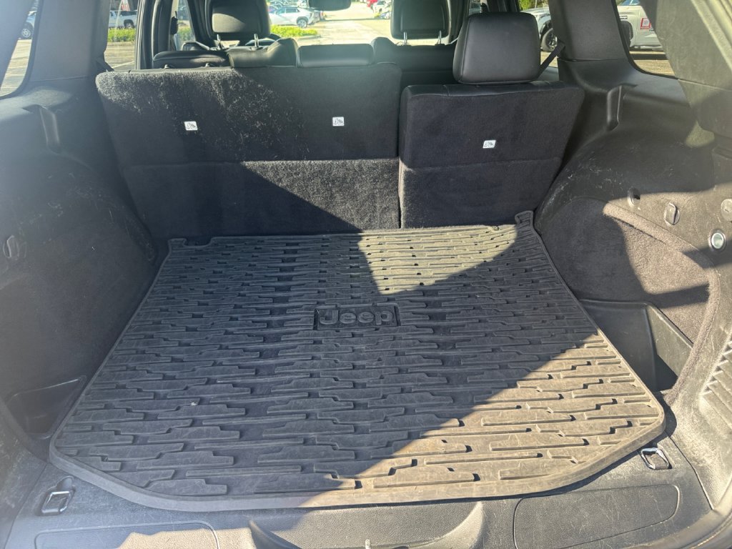 Used 2020 Jeep Grand Cherokee Altitude AWD/4WD image 19