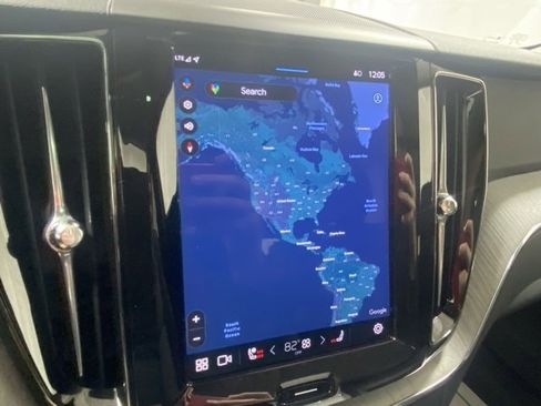 Certified 2025 Volvo XC60 B5 Plus image 18