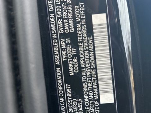 Certified 2025 Volvo XC60 B5 Plus image 28