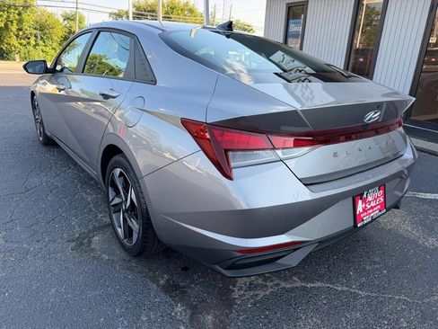 Used 2023 Hyundai Elantra SEL w/ Convenience Package FWD image 8