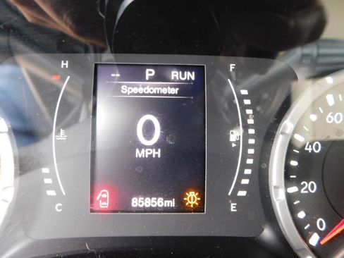 Used 2015 Jeep Renegade Latitude w/ Popular Equipment Group image 23