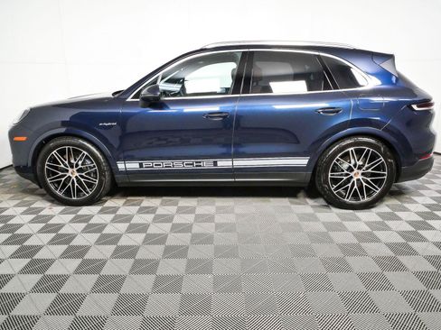 Used 2026 Porsche Cayenne E-Hybrid AWD/4WD image 2