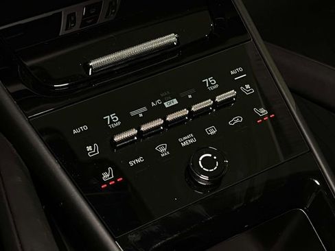 Certified 2025 Porsche Cayenne Coupe image 32