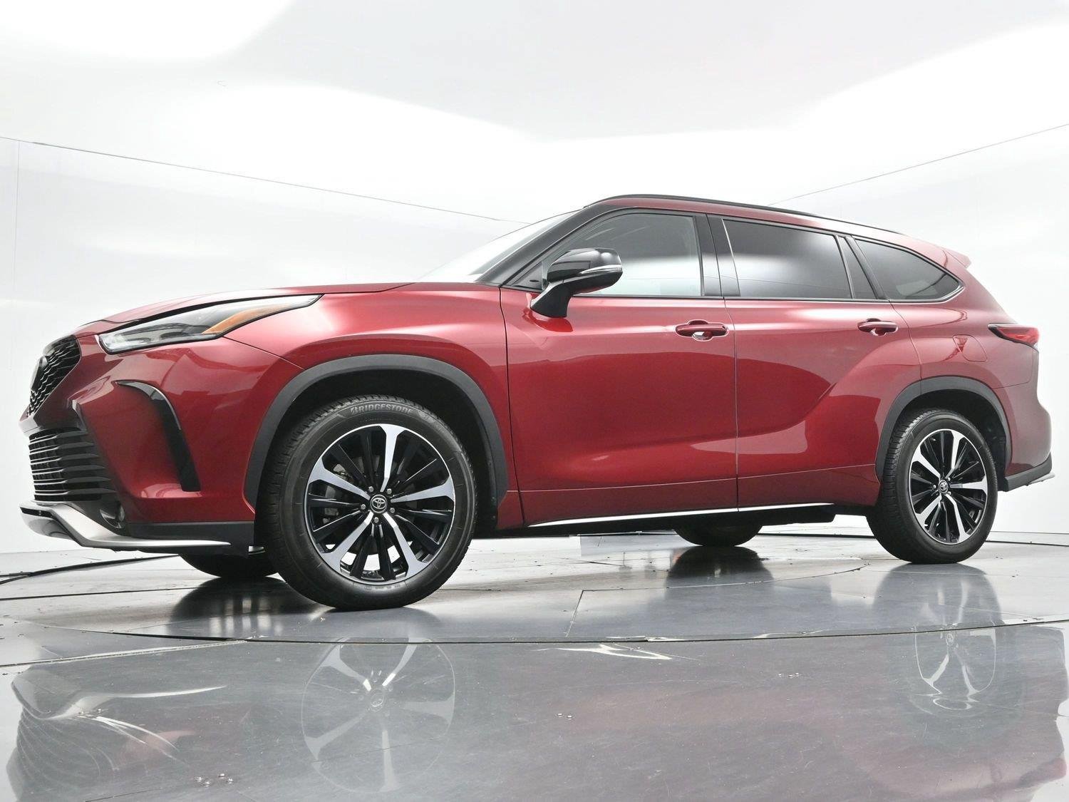 Used 2022 Toyota Highlander XSE AWD/4WD image 49