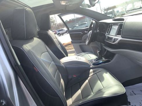 Used 2016 Toyota Highlander Limited image 14