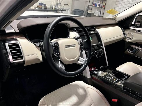 Used 2018 Land Rover Discovery HSE Luxury image 18