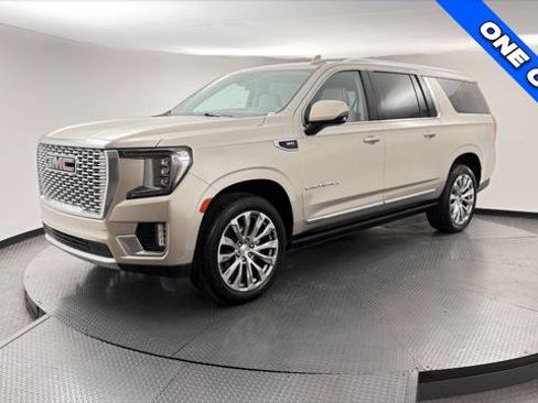 Used 2022 GMC Yukon XL Denali AWD/4WD image 2