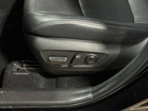 Used 2023 Toyota RAV4 Limited image 23