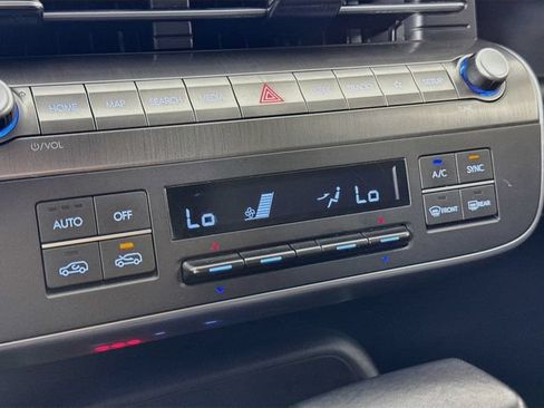 Used 2025 Hyundai Kona SEL AWD/4WD image 17