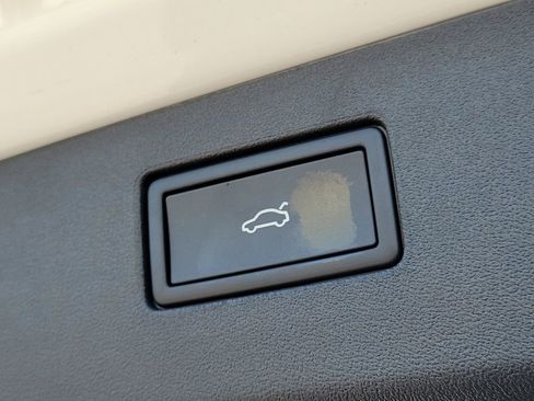 New 2026 Volkswagen Tiguan SE image 7