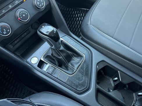 Certified 2022 Volkswagen Taos SE w/ Panoramic Sunroof Package image 24