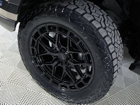 Used 2025 Lexus GX 550 image 46