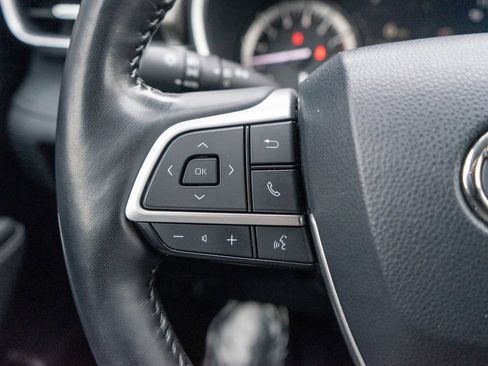 Used 2022 Toyota Highlander XLE image 24