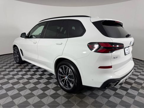 New 2026 BMW X5 xDrive40i w/ M Sport Package AWD/4WD image 5