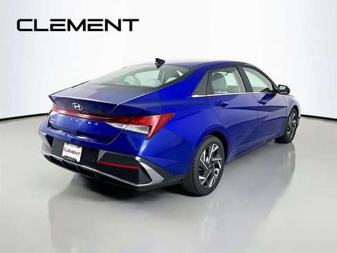 Used 2024 Hyundai Elantra Limited FWD image 7