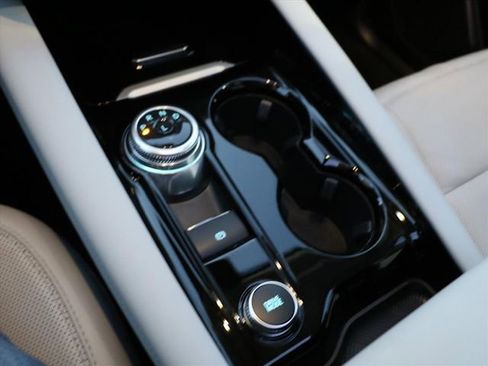 Used 2025 Ford Explorer Platinum w/ LUX Leather Package image 23