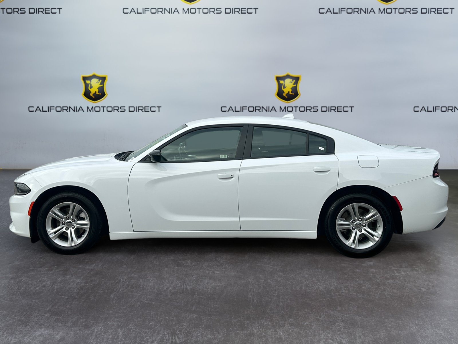 Used 2023 Dodge Charger SXT RWD image 2