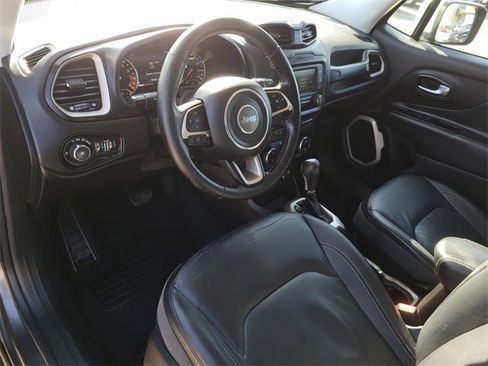 Used 2016 Jeep Renegade Limited image 18