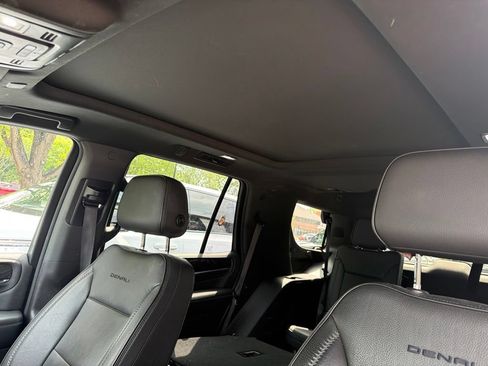 Used 2021 GMC Yukon Denali w/ Denali Premium Package AWD/4WD image 14