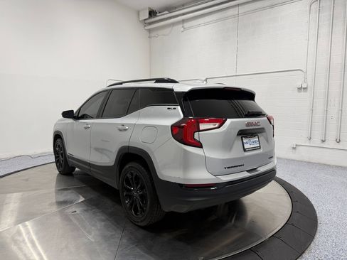 Used 2022 GMC Terrain SLE w/ Elevation Edition image 5