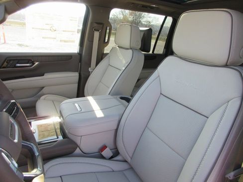 New 2026 GMC Yukon XL Denali image 12