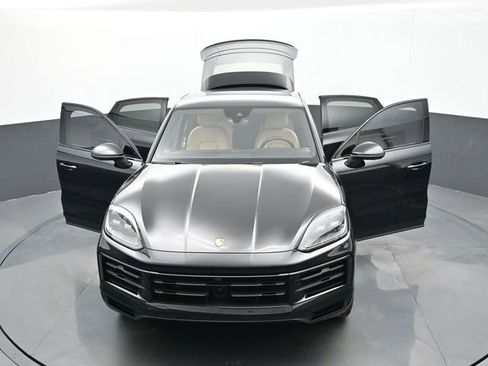 Certified 2024 Porsche Cayenne image 32