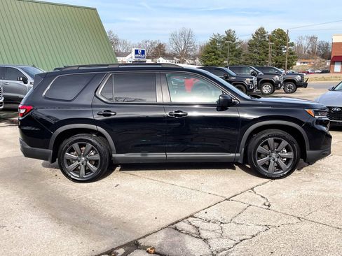 Used 2023 Honda Pilot Sport image 4