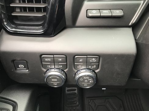 New 2026 GMC Sierra 1500 AT4 w/ AT4 Premium Package AWD/4WD image 27