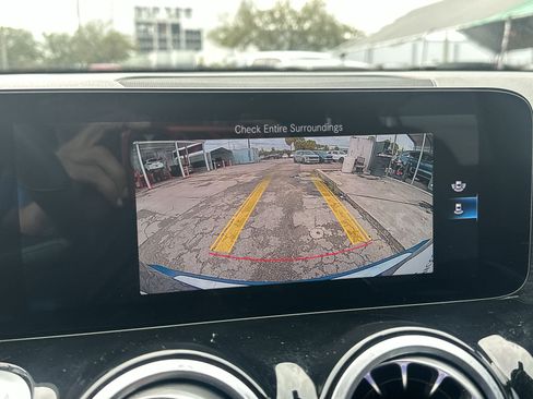 Used 2022 Mercedes-Benz GLB 250 image 25