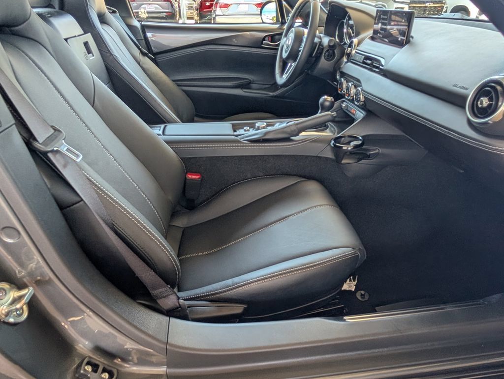 Used 2025 MAZDA MX-5 Miata RF Grand Touring RWD image 18