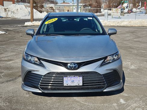 Used 2023 Toyota Camry LE image 2