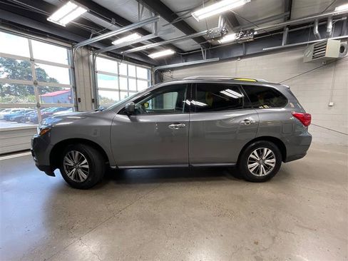 Used 2020 Nissan Pathfinder SV FWD image 2