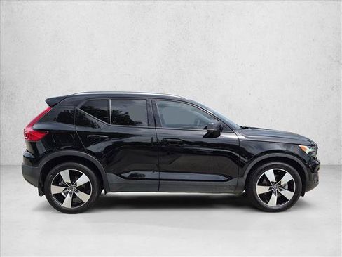 Used 2022 Volvo XC40 T5 Momentum AWD/4WD image 4