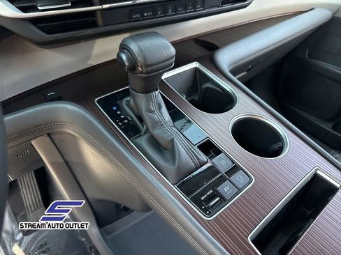 Used 2022 Toyota Sienna LE image 39