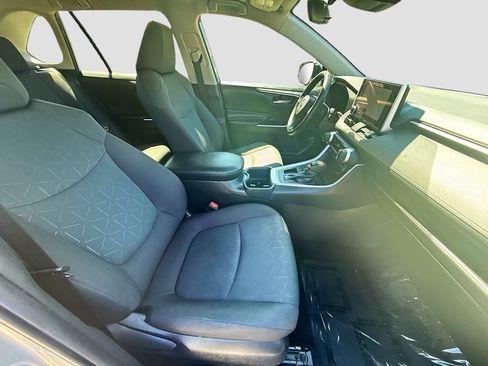 Used 2024 Toyota RAV4 XLE FWD image 29