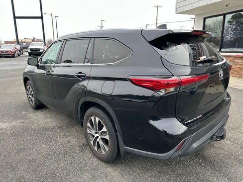 Used 2023 Toyota Highlander XLE image 6