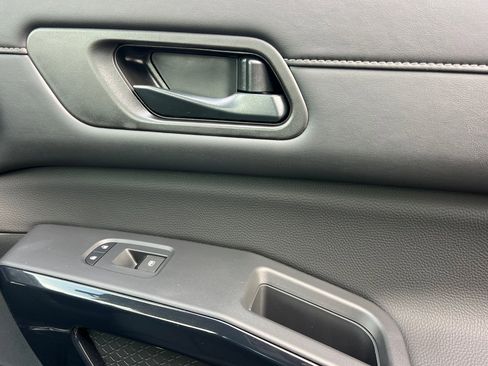 New 2025 Nissan Pathfinder SV image 21