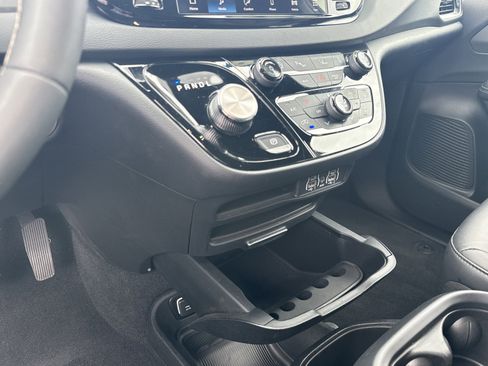Used 2025 Chrysler Pacifica Select FWD image 12