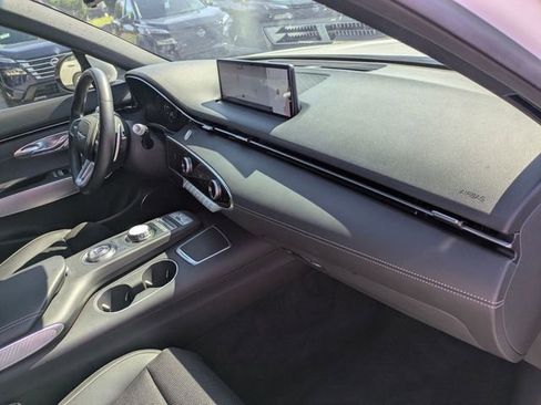 Used 2025 Genesis GV70 3.5T Sport AWD/4WD image 38