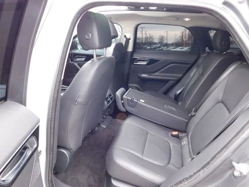 Used 2019 Jaguar F-PACE Premium image 12