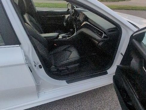 Used 2024 Toyota Camry SE FWD image 3