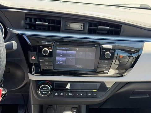 Used 2014 Toyota Corolla LE FWD image 16