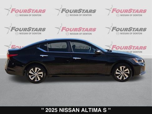 Used 2025 Nissan Altima 2.5 S FWD image 3