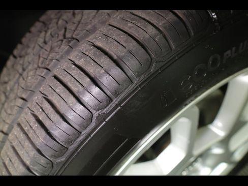 Used 2019 Jeep Renegade Latitude w/ Safety & Security Group II image 11