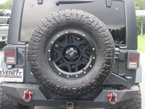 Used 2016 Jeep Wrangler Unlimited Rubicon w/ Connectivity Group AWD/4WD image 36