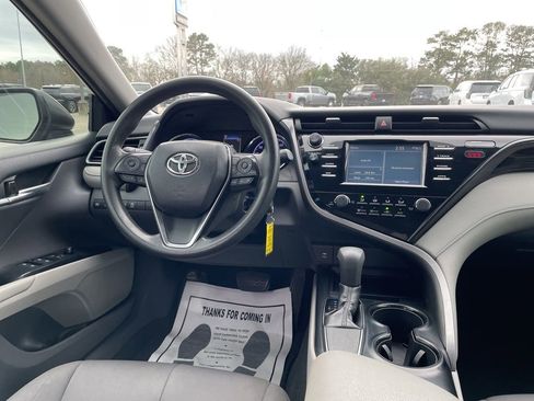 Used 2019 Toyota Camry LE image 24
