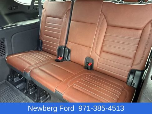 Used 2024 GMC Yukon XL Denali Ultimate AWD/4WD image 32