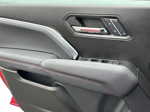 Used 2024 Chevrolet Colorado Z71 w/ Z71 Convenience Package 2 image 11